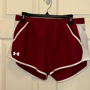 Under Armour large drawstring, athletic shorts pockets. Maroon and white.